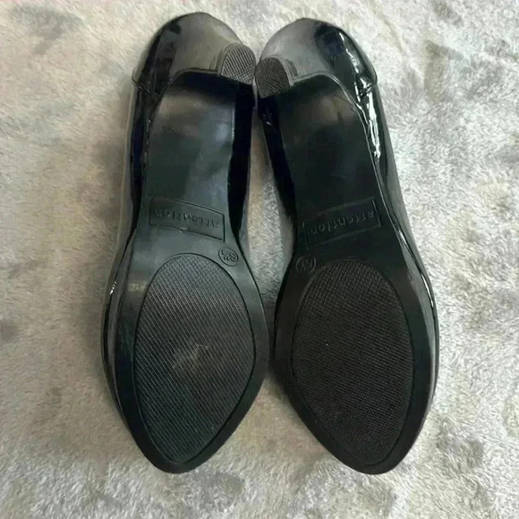Attention - patent black high (3.5”) heels with memory foam inserts. - Picture 7 of 8